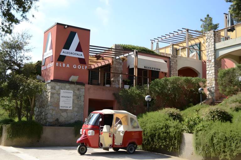 Serviced apartment with pool, garden & terrace | Suitable for remote work | Pet-friendly in Portoferraio