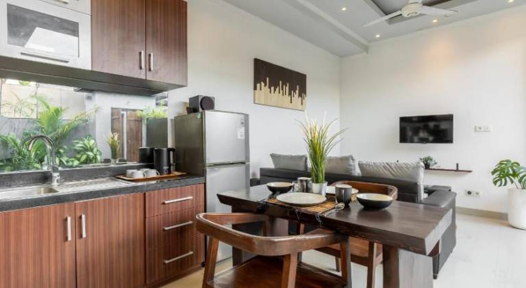 Big villa with yard & private pool | Suitable for remote work | Pets are welcome — photo 4