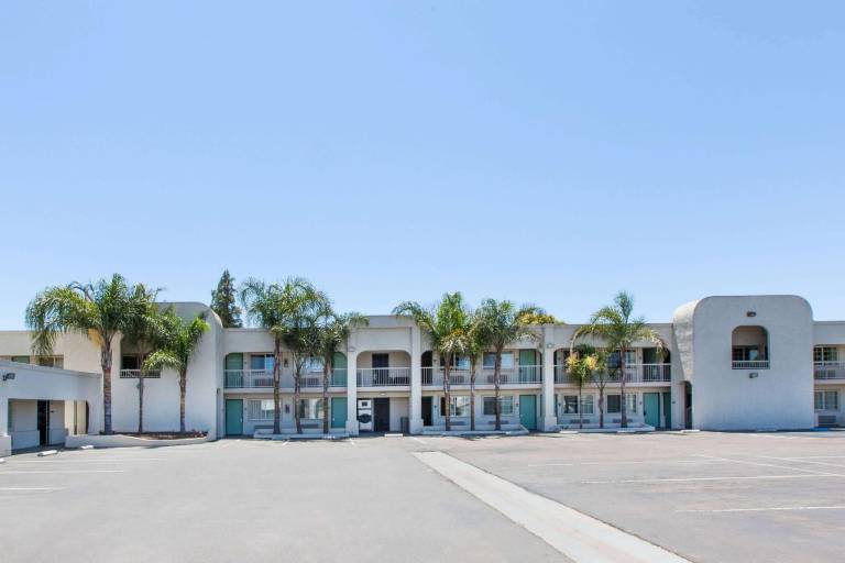 Travelodge by Wyndham Los Banos CA — photo 3
