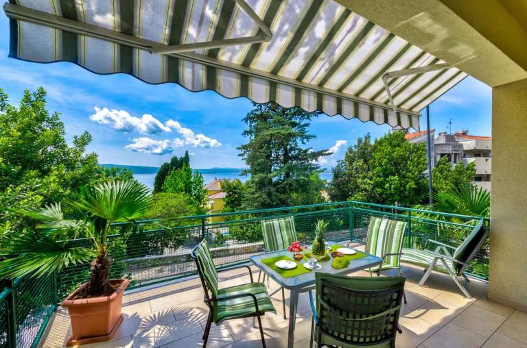 Fully equipped big house with patio & grill | Sea view | Close to the beach | Pet-friendly in Crikvenica