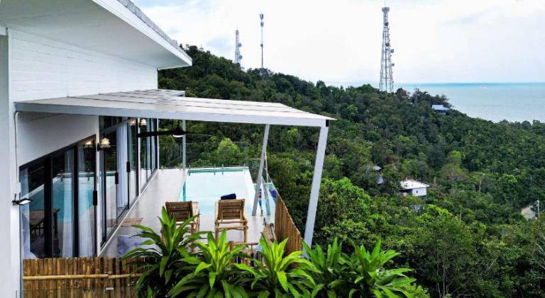 Villa with pool — photo 5