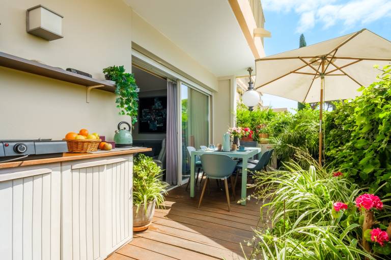 Apartment 'Des Vacances De Rêve À Mandelieu' with Shared Pool and Air Conditioning — photo 3