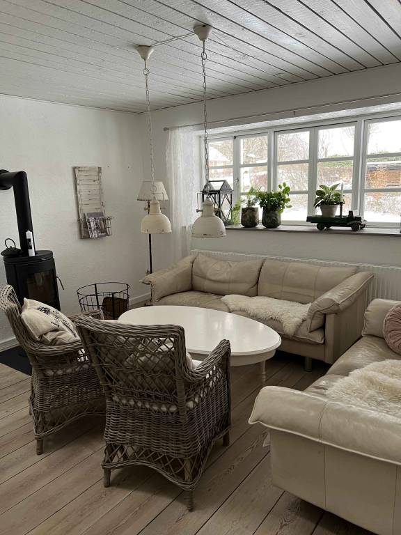 Family-oriented villa with yard, terrace & grill | Pets allowed — photo 3