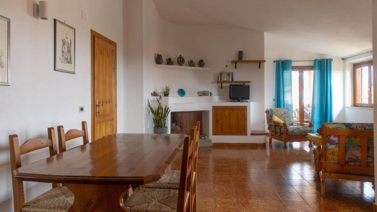 Rental apartment with patio — photo 4