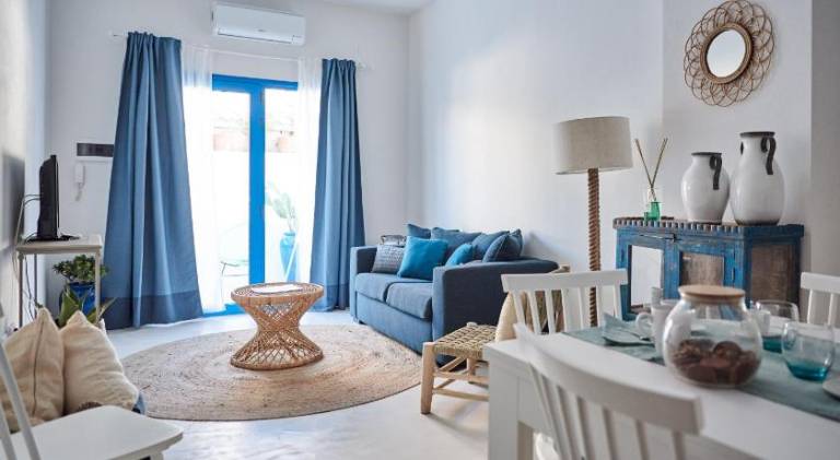 Charming serviced apartment with terrace | Close to the beach | Pet-friendly — photo 2