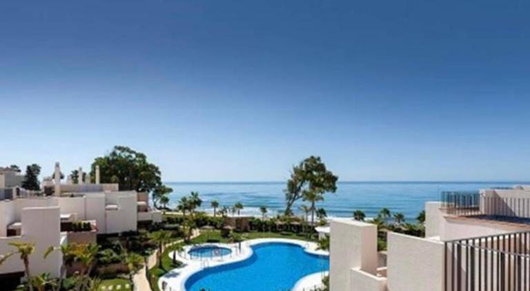Holiday apartment with pool — photo 2