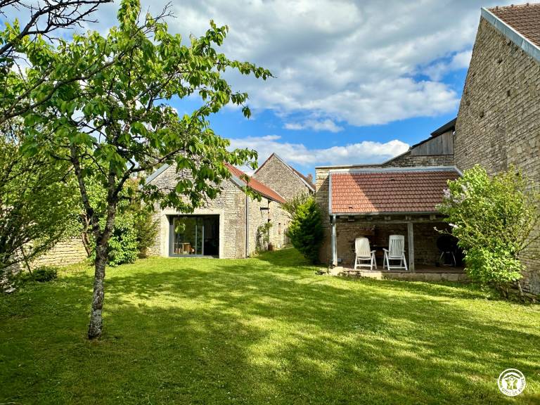 Charming stone house in Baigneux-les-Juifs, pets allowed in Dijon