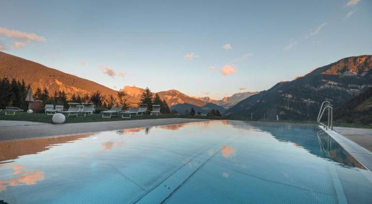 Holiday apartment with pool & jacuzzi | Dogs allowed in Ortisei