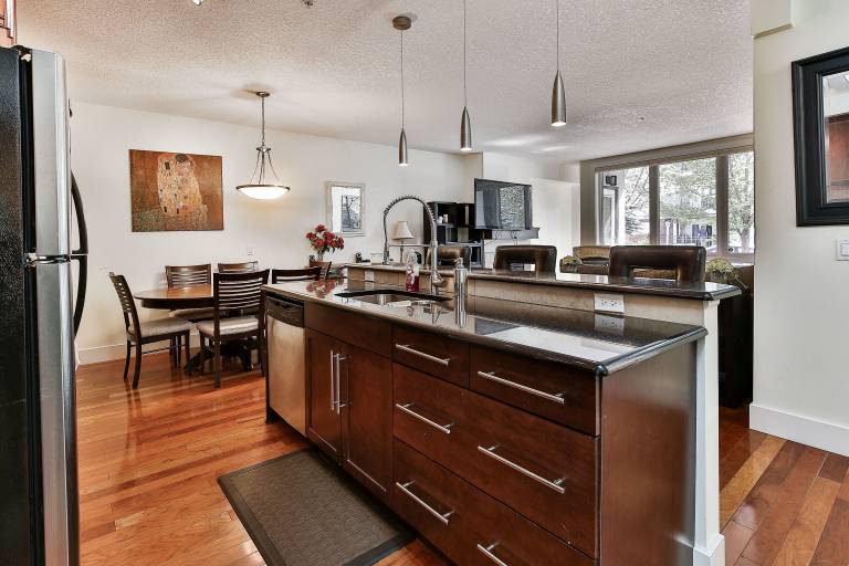 Condo  Radisson Heights - Albert Park