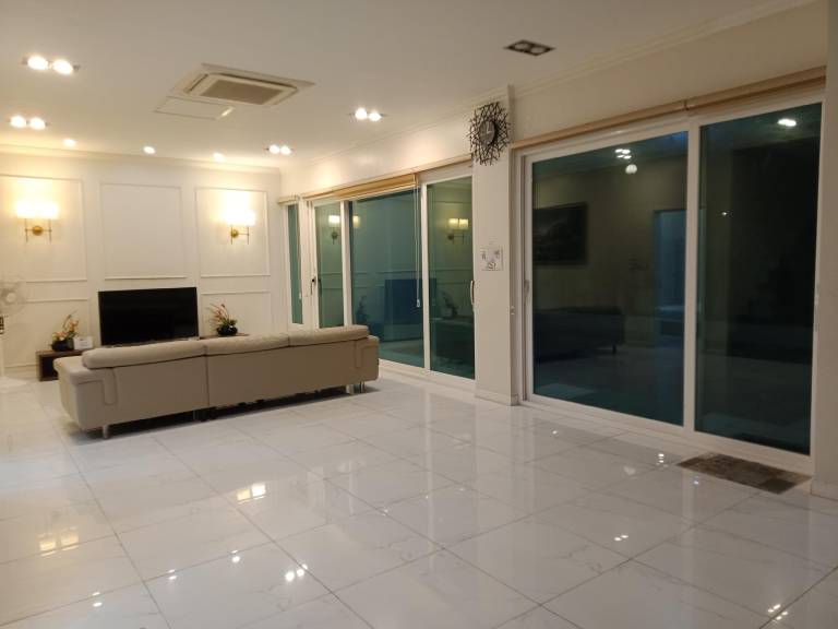 Big villa with pool & grill | Pets are welcome — photo 5