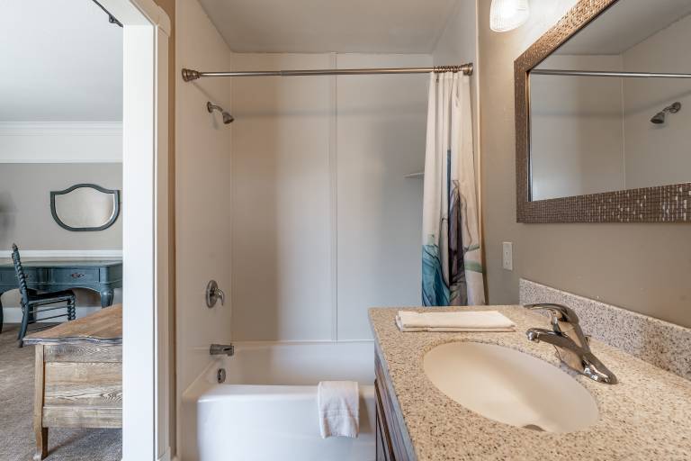 Huge 3-bedroom home just 1 minute from Yellowstone. Legacy West — photo 5