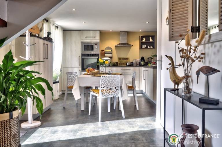 Gite with barbeque, patio & garden in Morlaix