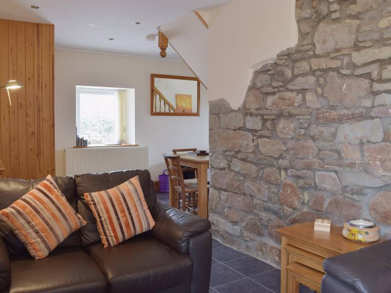 Children-friendly charming cottage with sauna, hot tub & garden | River view | Pets are welcome — photo 3