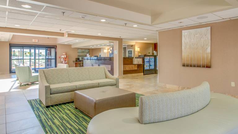Holiday Inn Express Hotel & Suites Midlothian Turnpike By IHG — photo 3