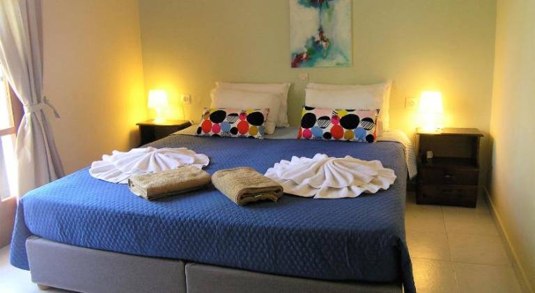 Serviced apartment with terrace, garden & pool — photo 2