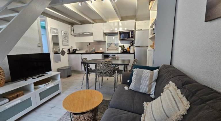 Vacation home with grill & terrace — photo 2