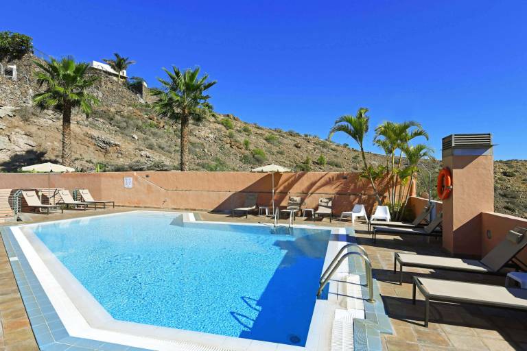 Fully equipped house with yard, pool & patio | Dogs allowed — photo 2
