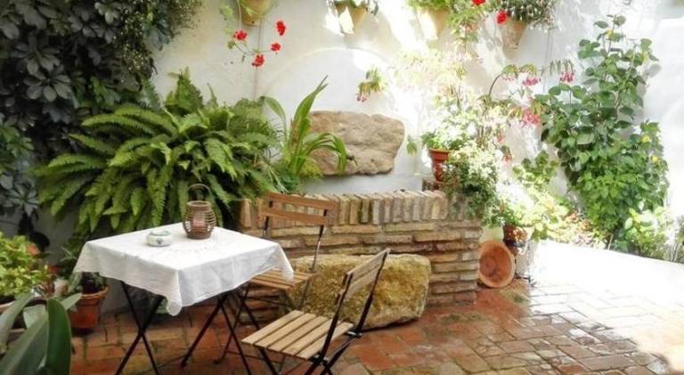 Holiday apartment with patio | Near Mosque–Cathedral of Córdoba — photo 4