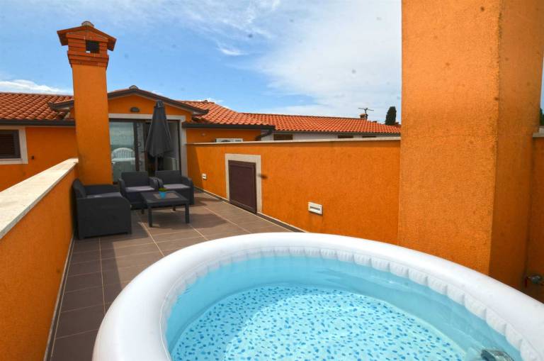 Holiday apartment with patio — photo 2