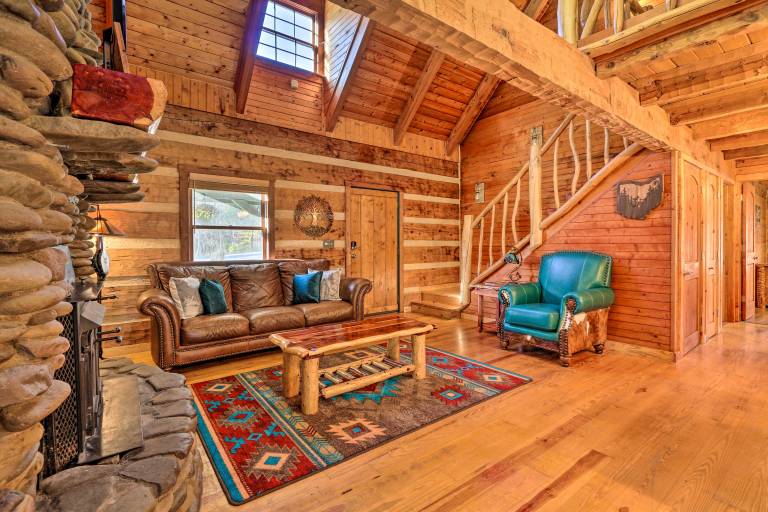 Luxe Dog-Friendly Cabin w/ Hot Tub & Game Room — photo 4