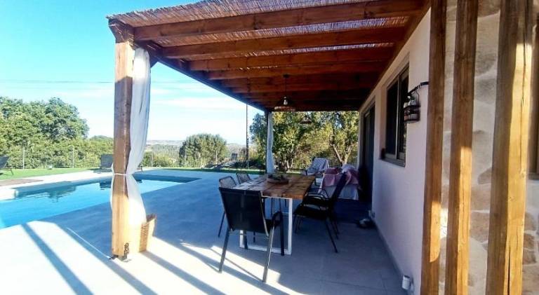 Vacation home with private pool, yard & patio — photo 3