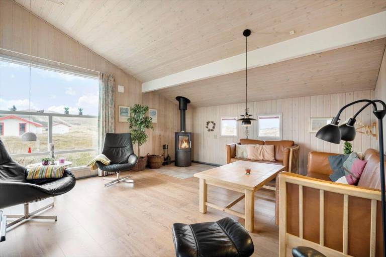 House with sauna, hot tub & patio — photo 3