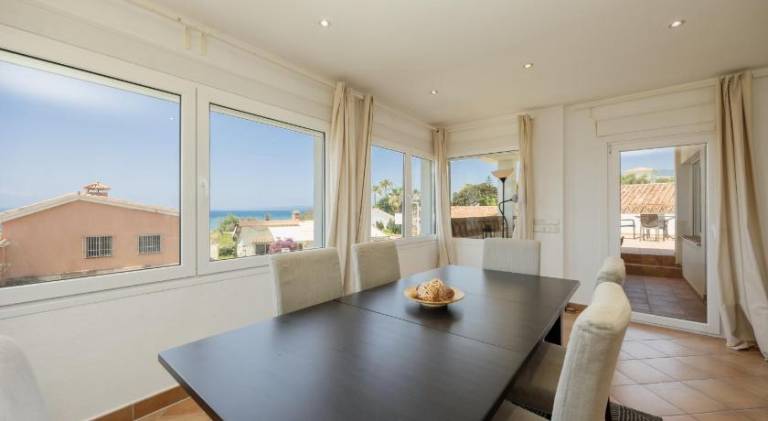 Beachfront with Private Terrace, Garden, BBQ, and Garage in Marbella — photo 3