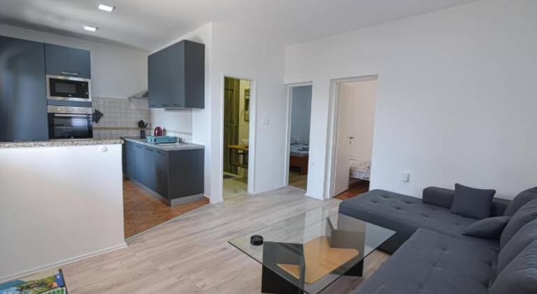 Apartment with terrace, garden & barbecue — photo 2