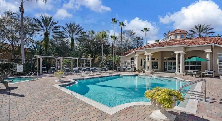 Charming villa with jacuzzi & pool | Pets allowed — photo 3