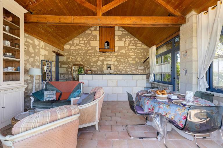"le grand pré" Holiday Home – Renovated Stable with Garden, Terrace, and Family Amenities in Saumur