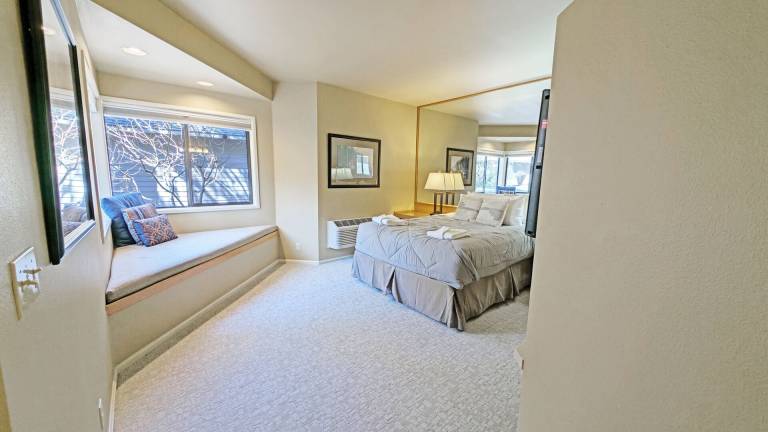 Condo with private pool — photo 3