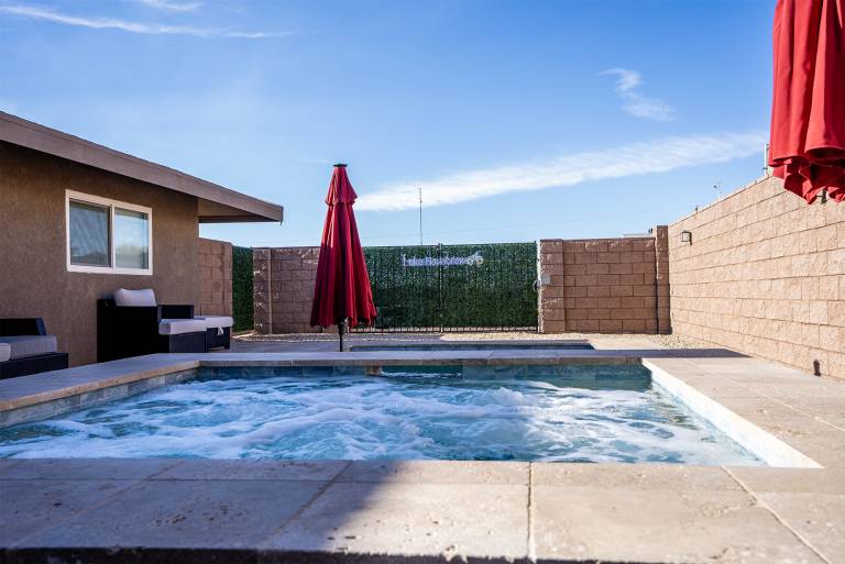 Vacation home with grill, jacuzzi & private pool — photo 5