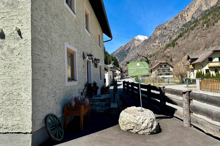 Fully equipped vacation home with patio, sauna & garden | Mountain view | Pets allowed — photo 2