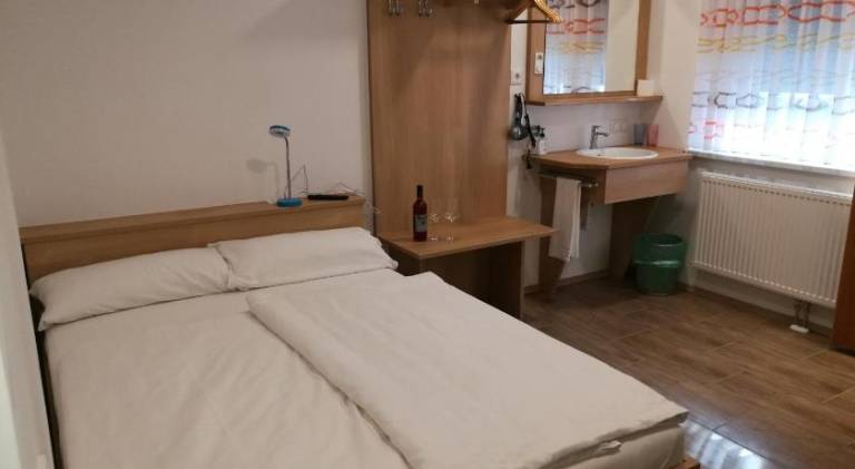 Dorf-Zimmer Mirth in Jennersdorf