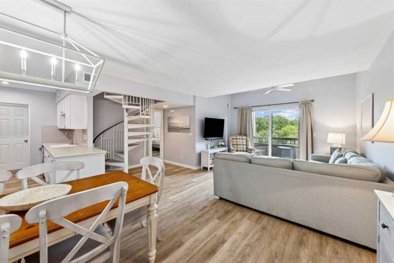 Condo with pool in Hilton Head Island, SC