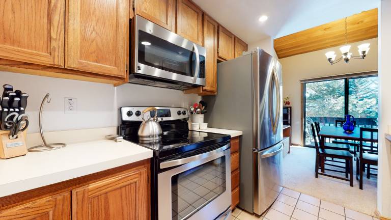 Condo with heated pool, jacuzzi & barbeque — photo 3