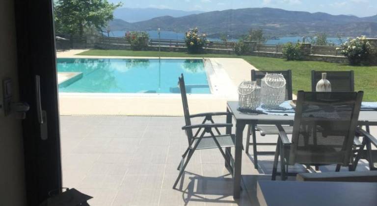 Villa with patio, grill & private pool | Good for workation — photo 5