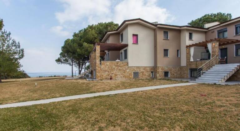Beautiful vacation home with BBQ & yard | Next to the beach | Suitable for remote work | Pets are welcome — photo 5