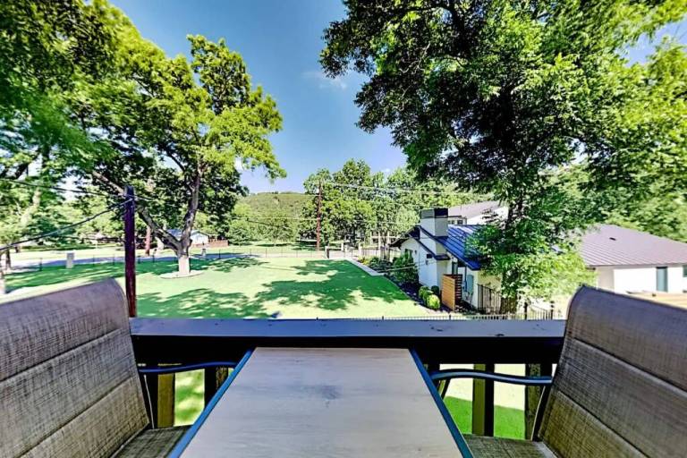 House  Austin Lake Hills