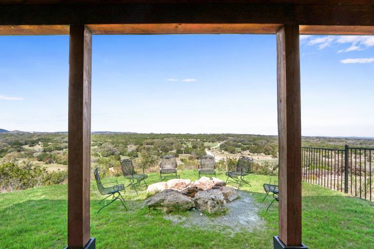 Lighthouse Hill Ranch - Log Home — photo 4