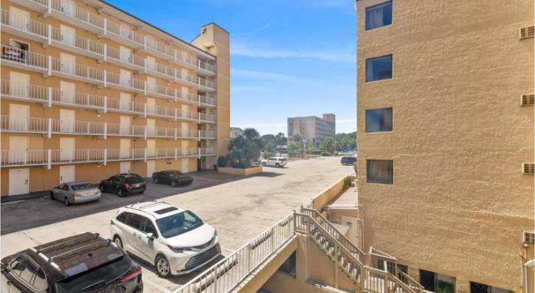 Capital O Sunset Waves Hotel Myrtle Beach Oceanfront — photo 5