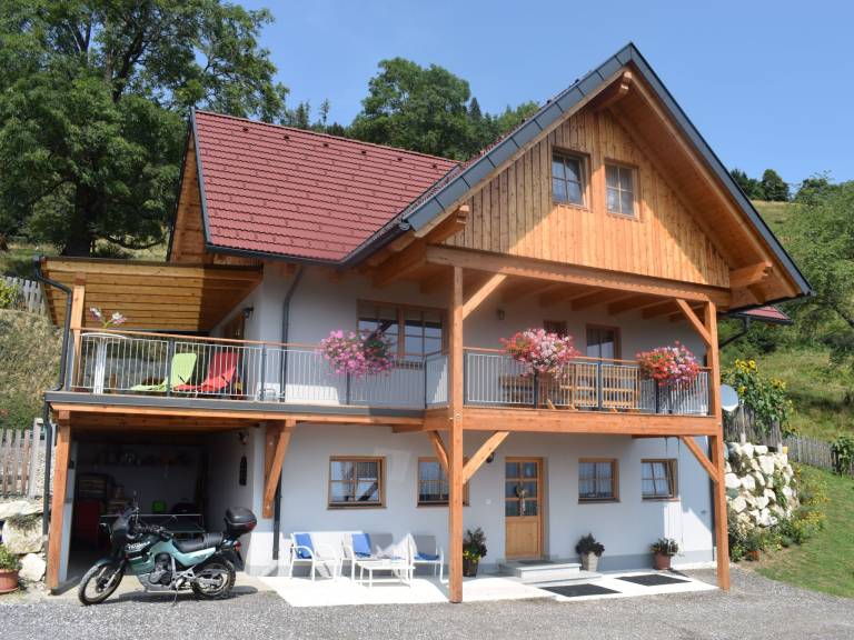 Fully equipped pleasant vacation home with garden, sauna & BBQ | Mountain view | Pets allowed — photo 2