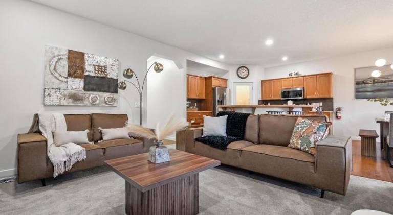 Vacation home with hot tub in Calgary, AB