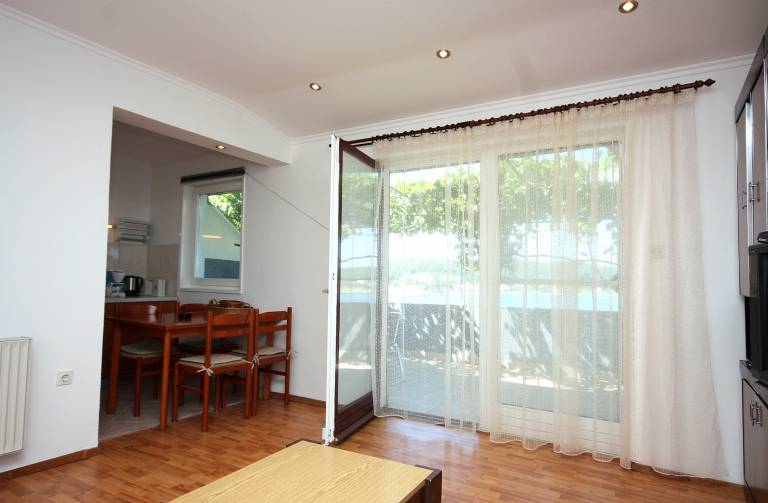 One bedroom apartment with terrace and sea view Supetarska Draga - Gornja, Rab (A-5053-a) — photo 4