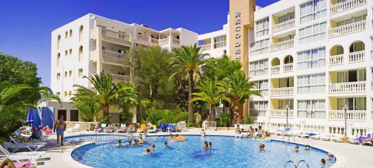 Serviced apartment with pool in Sant Antoni de Portmany