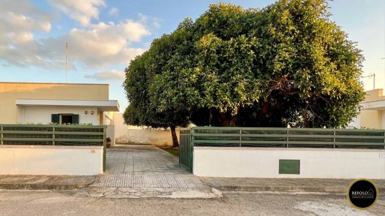 Charming villa with yard | Pet-friendly — photo 2
