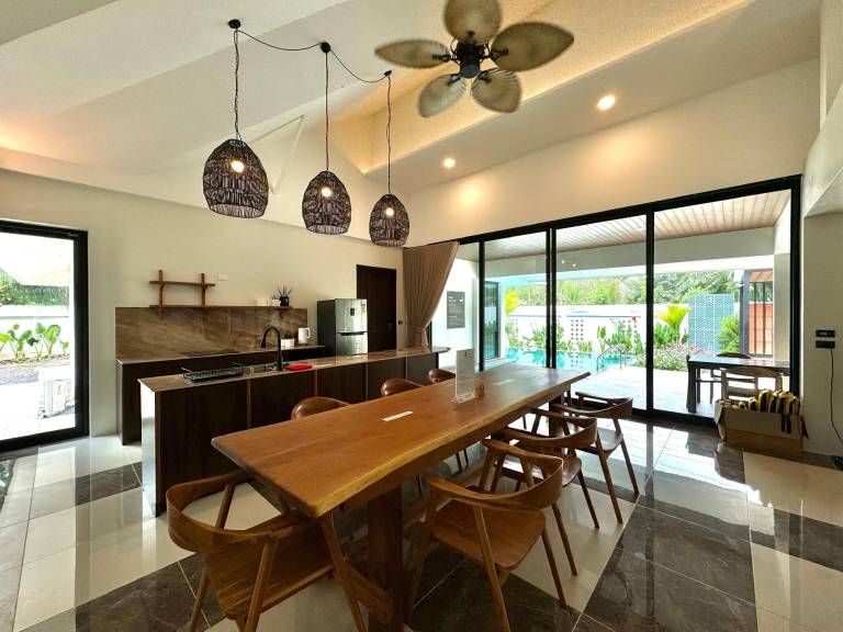 Spacious villa with terrace, yard & private pool | Suitable for remote work | Pets are welcome — photo 3