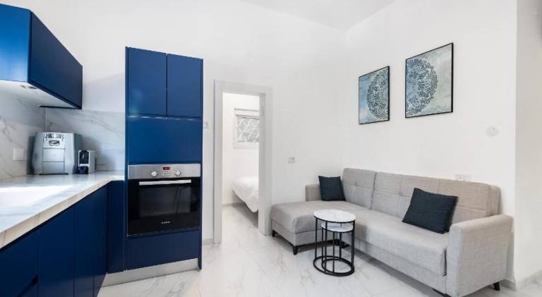 Apartment with 2 rooms for 6 persons in Haifa