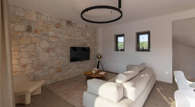 Villa with garden, private pool & terrace — photo 2