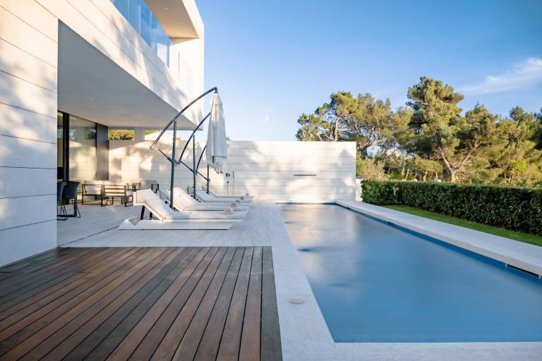 Villa with terrace, sauna & barbeque | Water view — photo 2